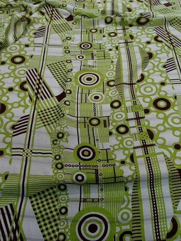 Soie fine creponnee imprimee vintage blanc et vert anis 3 