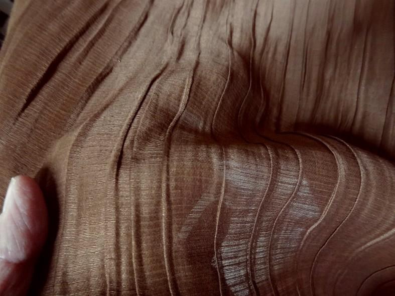 Soie melangee plissee teinte noisette 3