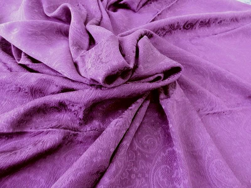 Soie teinte prune motif cachemire 1