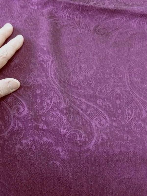 Soie teinte prune motif cachemire 2 