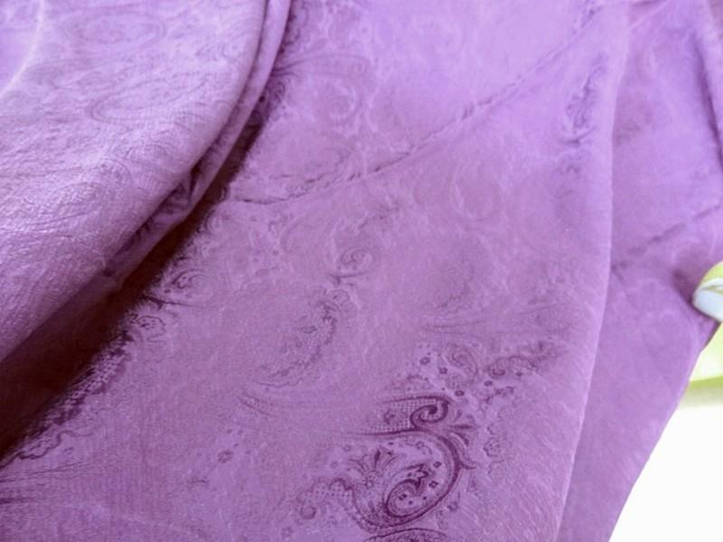 Soie teinte prune motif cachemire 3