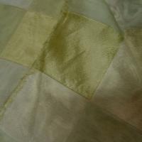 Soie ton vert anise moire et carreaux 