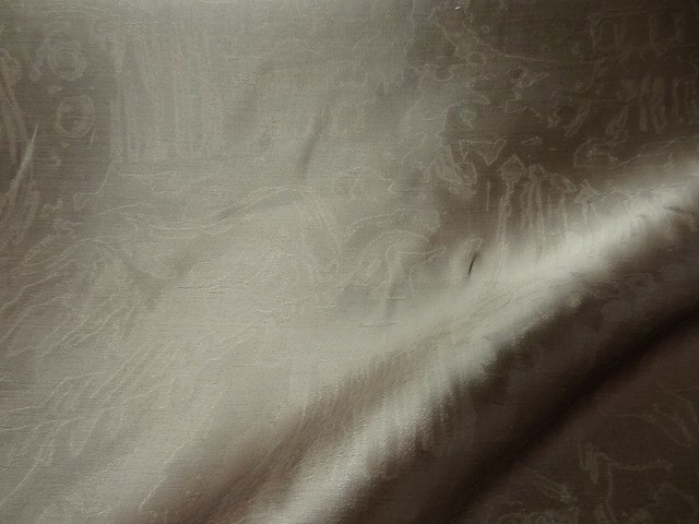 Soie vieil or faconnee effet marbre 4