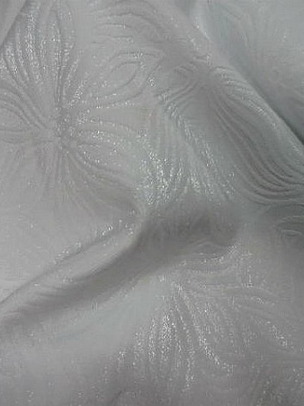 Stretch satine blanc motif fleur d hawai en relief 1 