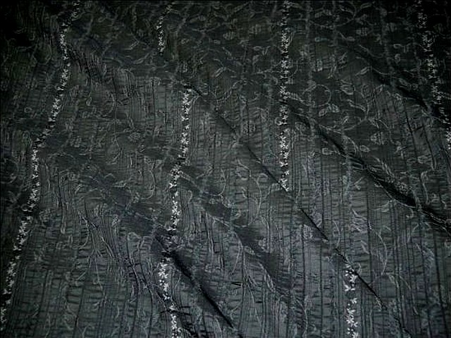 Taffetas anthracite raye et fleuri surbrode 2