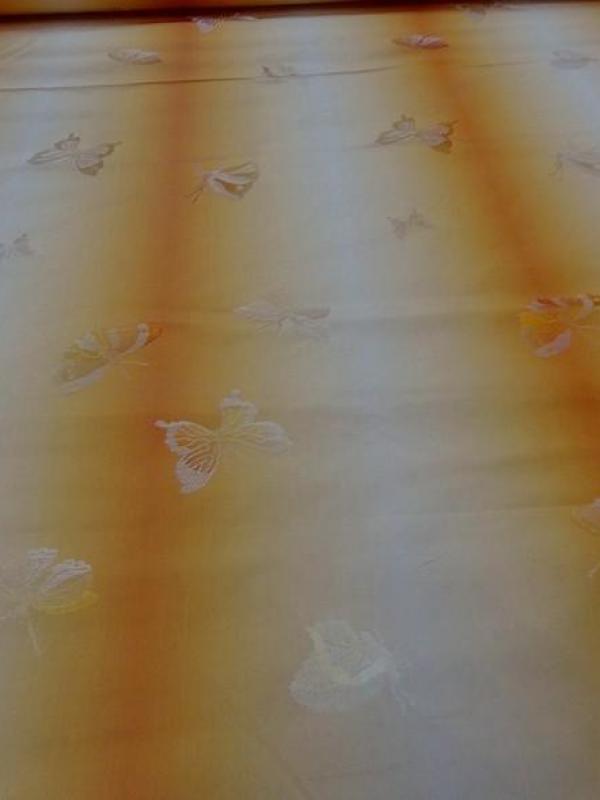 Taffetas bandes degradees orangees motif papillons faconnes 5 
