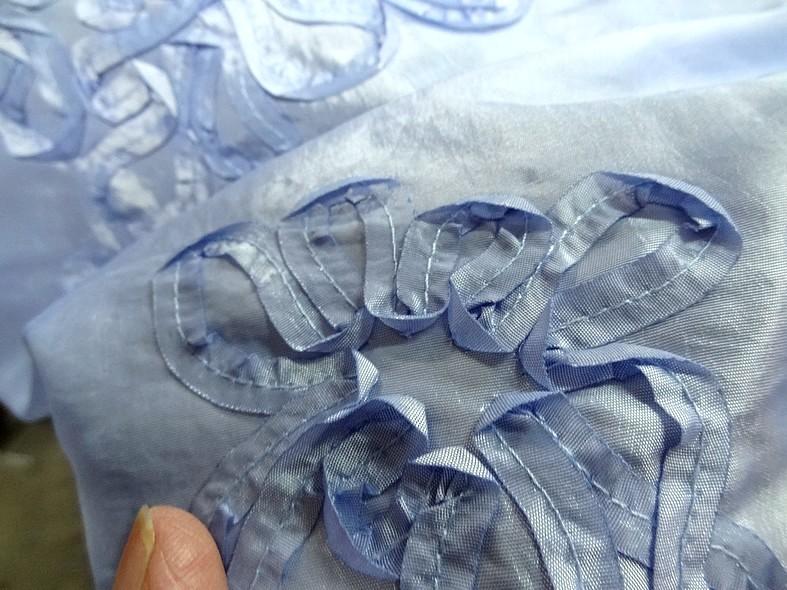 Taffetas bleu ciel brode fleurs laser 3