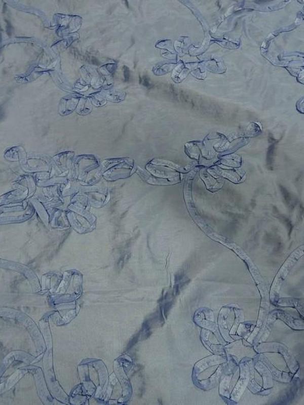 Taffetas bleu ciel brode fleurs laser 6 