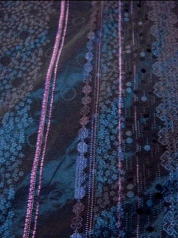 Taffetas bleu paon glycine motif frise de bulles et fleurs 4 