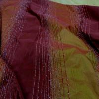 Taffetas bordeaux et or effet givre raye lurex 1 