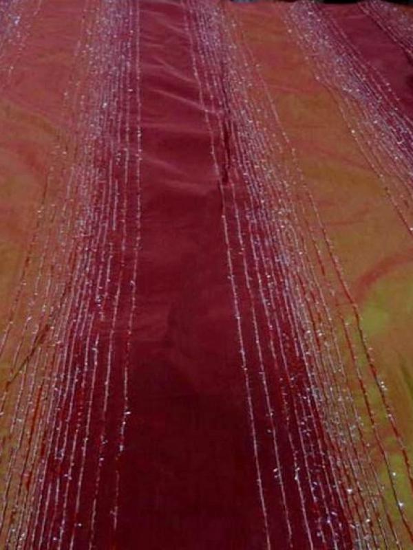 Taffetas bordeaux et or effet givre raye lurex