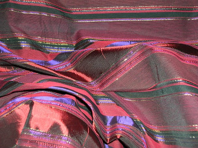 Taffetas bordeaux rayures variables violet or 2