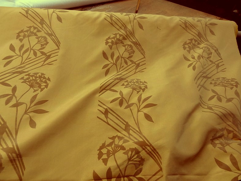 Taffetas d ameublement teinte mais motifs appliques velours aigrettes de pissenlit 4