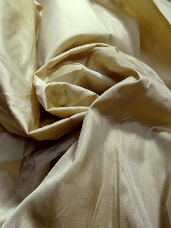 Taffetas de soie beige or pale 1 