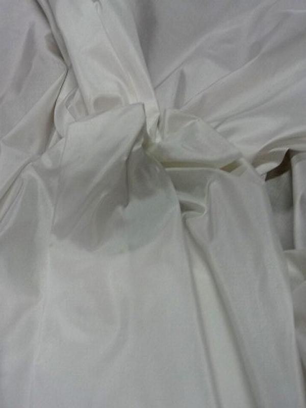 Taffetas de soie blanc 2 
