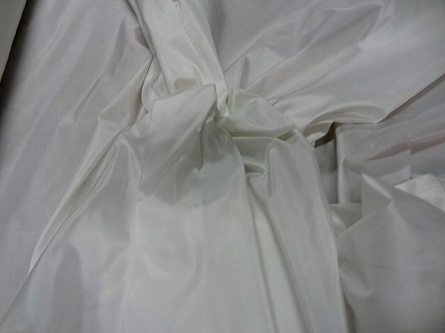 Taffetas de soie blanc 2