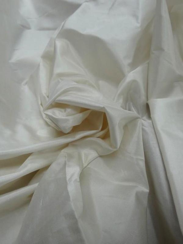 Taffetas de soie blanc casse 1 