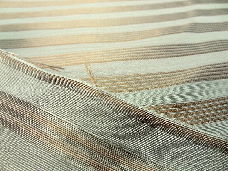 Taffetas de soie blanc casse raye or cuivre style empire 4