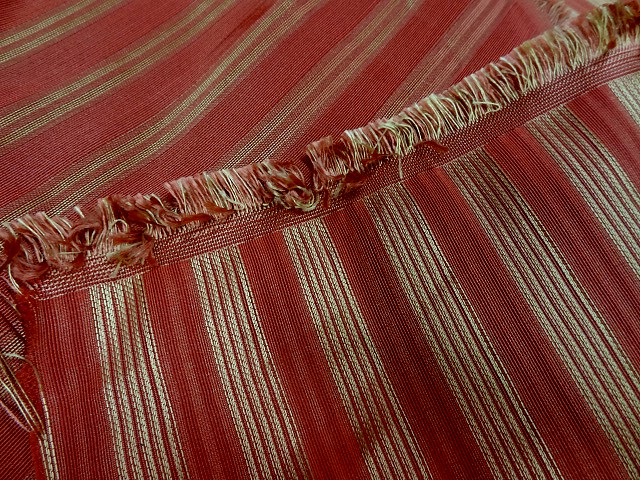 Taffetas de soie rouge raye or style empire 2