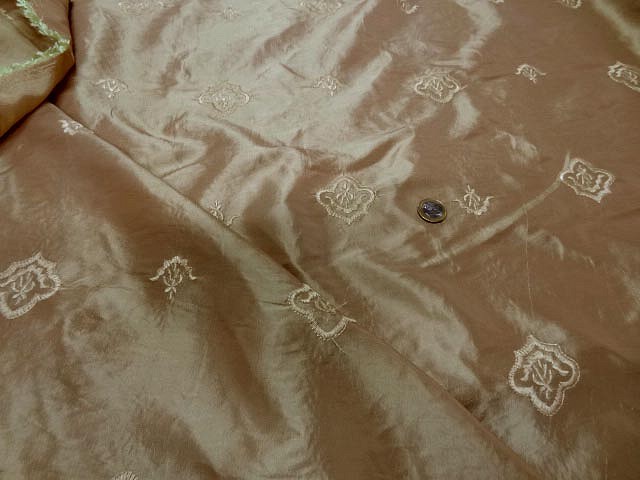 Taffetas dore medaillons brodes 0 1