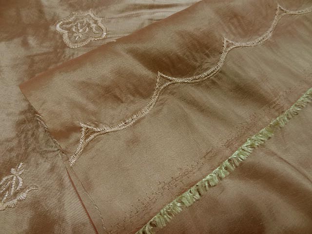 Taffetas dore medaillons brodes 0 3