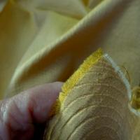 Taffetas faconne or et blanc 1