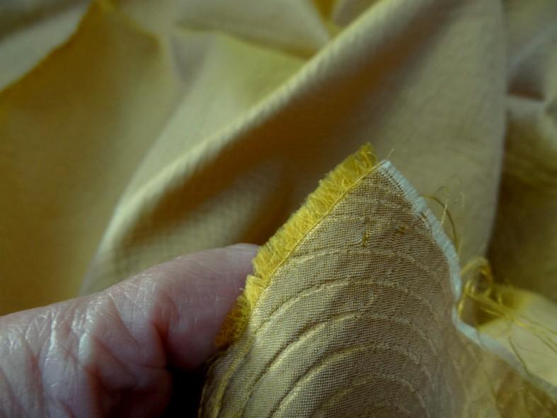 Taffetas faconne or et blanc 1