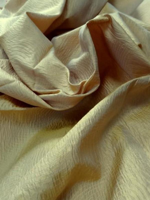 Taffetas faconne or et blanc 2 