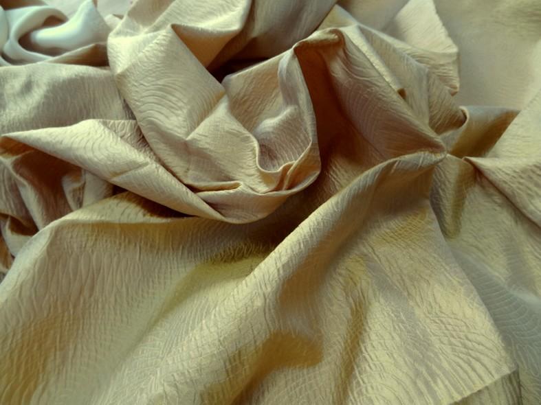 Taffetas faconne or et blanc 2