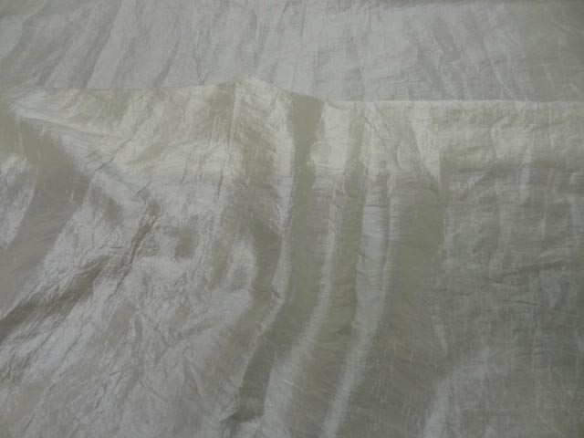 Taffetas froisse permanent beige clair reflets blanc 2 2