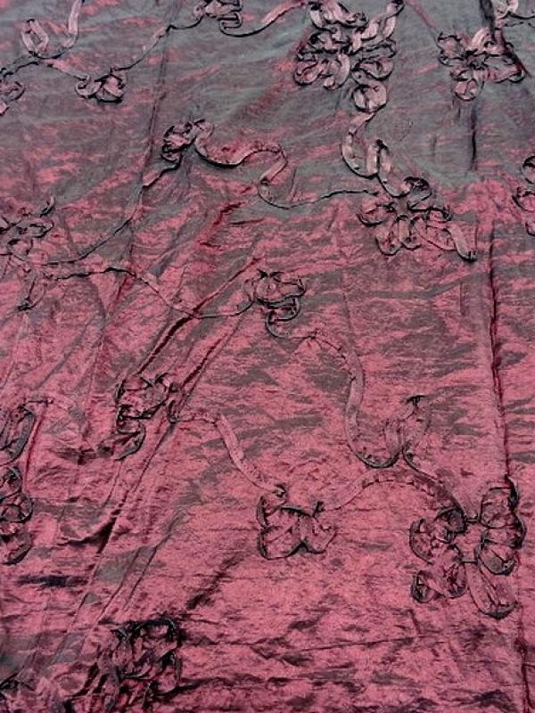 Taffetas froisse prune brode de fleurs laser 1 
