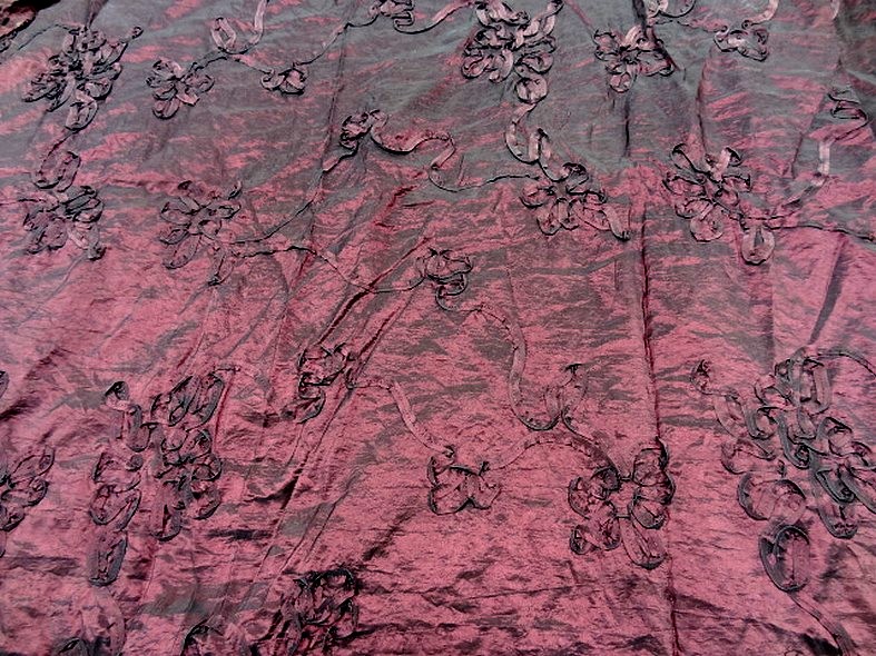Taffetas froisse prune brode de fleurs laser 1