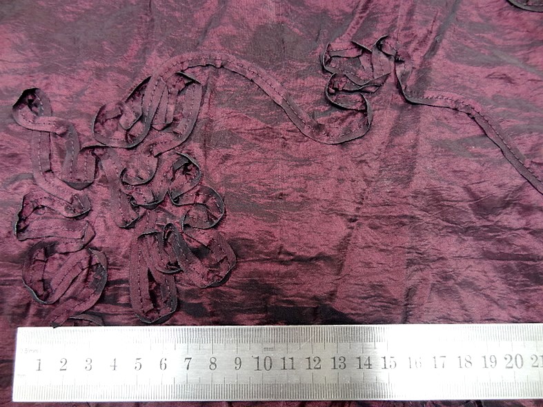 Taffetas froisse prune brode de fleurs laser 2