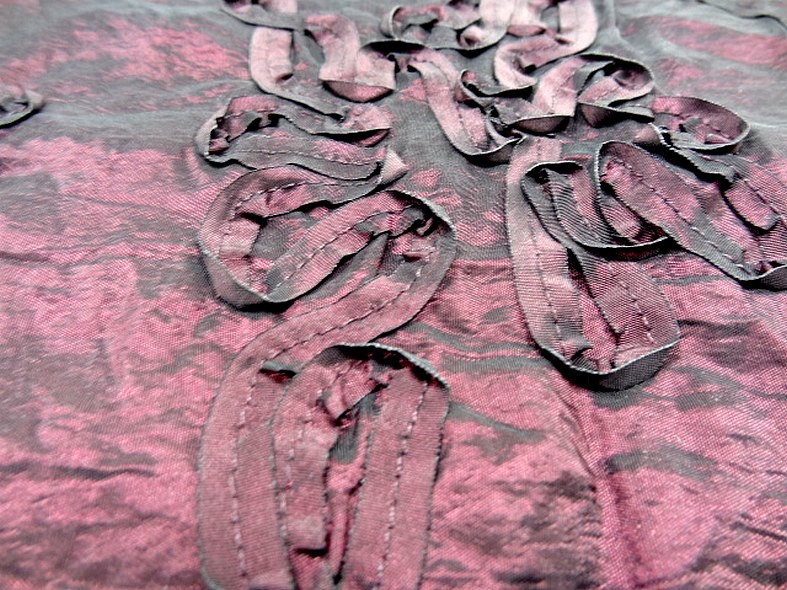Taffetas froisse prune brode de fleurs laser 3