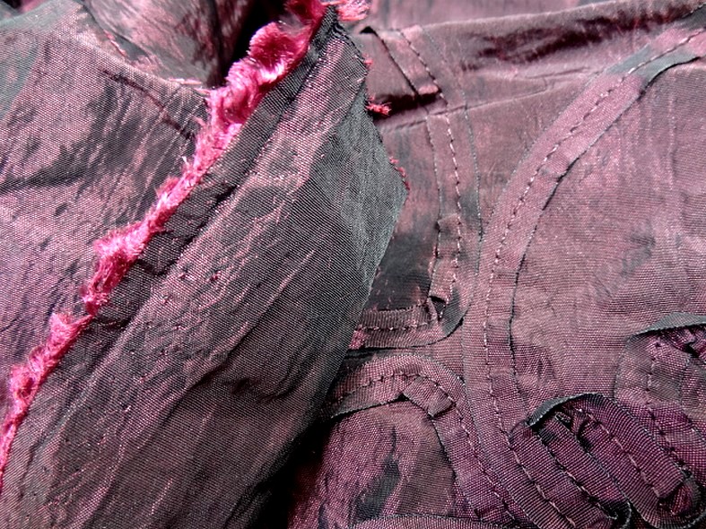 Taffetas froisse prune brode de fleurs laser 4