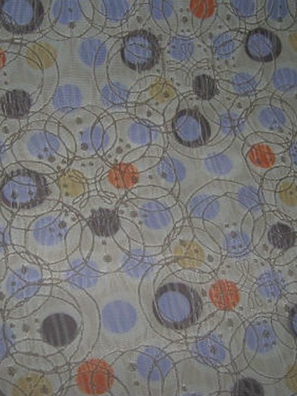 Taffetas gris clair pois mauve et corail faconne 4