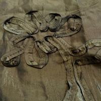 Taffetas kaki brun brode de fleurs laser 1 