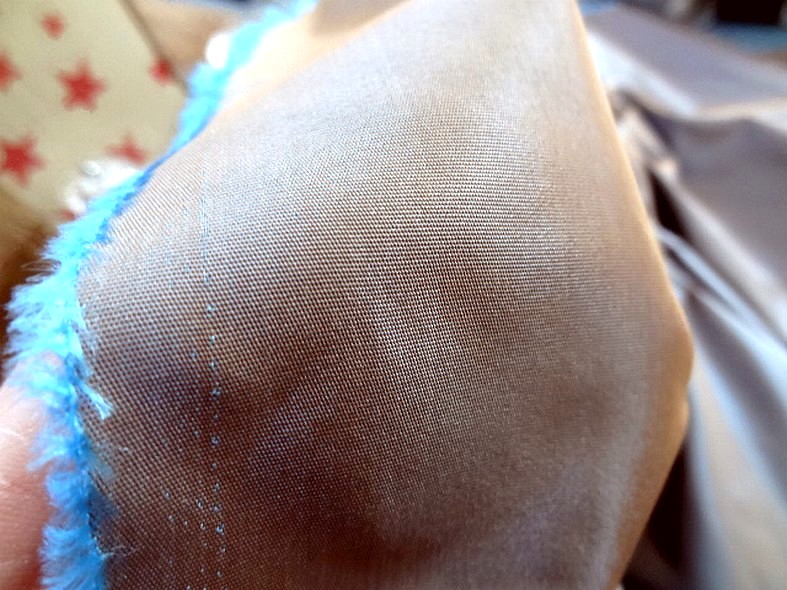 Taffetas marron glace reflets bleus 2