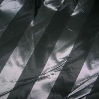 Taffetas noir raye gris metal 3 