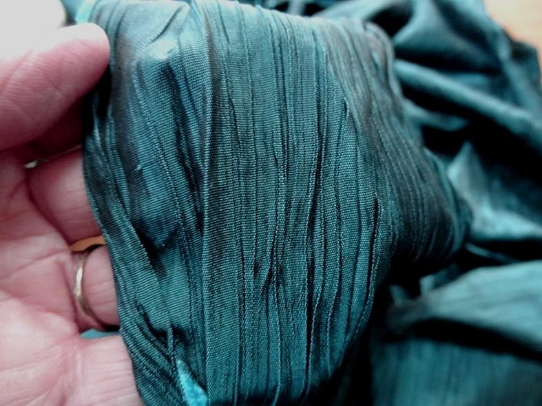 Taffetas plisse bleu canard reflets noirs 2