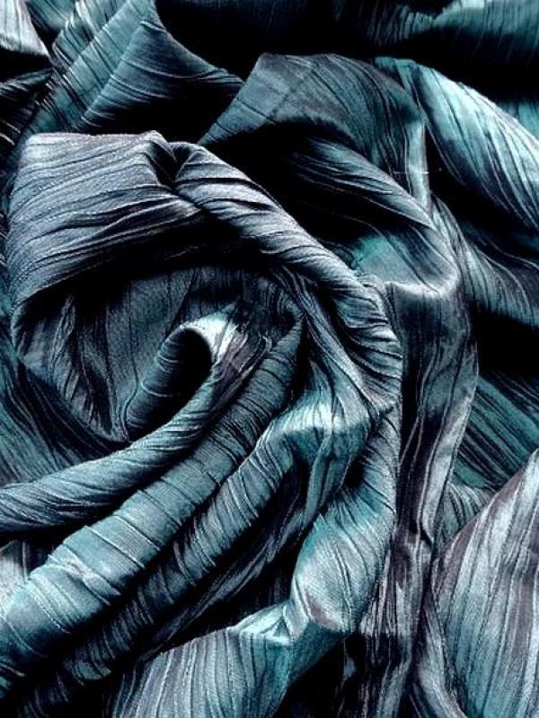 Taffetas plisse bleu canard reflets noirs