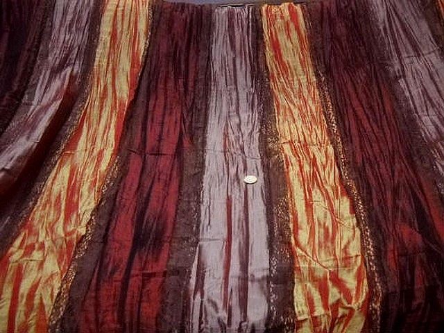 Taffetas plisse rayures bordeaux rose poudre mandarine et dentelle brune 1