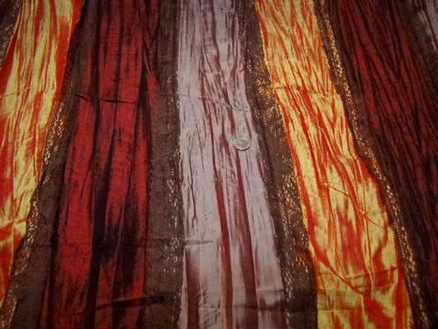 Taffetas plisse rayures bordeaux rose poudre mandarine et dentelle brune 2