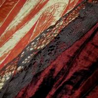 Taffetas plisse rayures bordeaux rose poudre mandarine et dentelle brune 3 