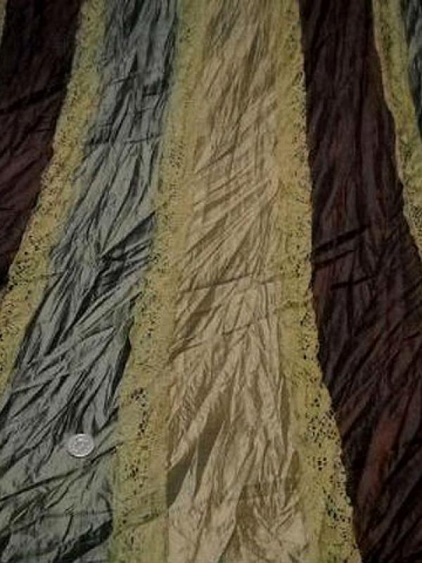Taffetas plisse rayures kaki or pale marron galon dentelle mais 