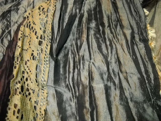 Taffetas plisse rayures kaki or pale marron galon dentelle mais 1