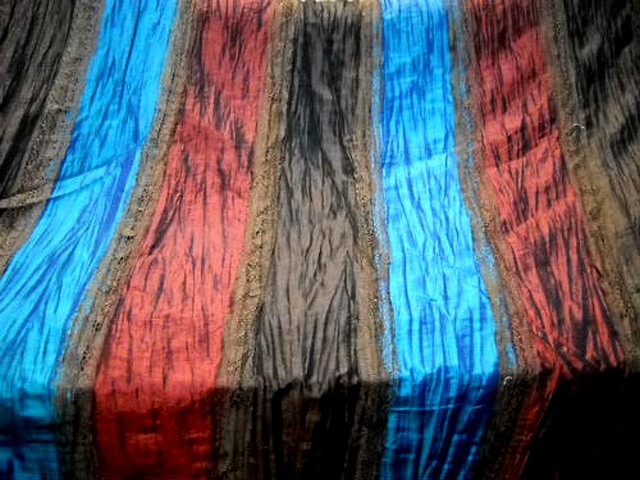 Taffetas plisse rayures rouille bleu electrique caramel et dentelle brune 1