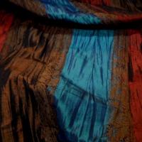 Taffetas plisse rayures rouille bleu electrique caramel et dentelle brune 2