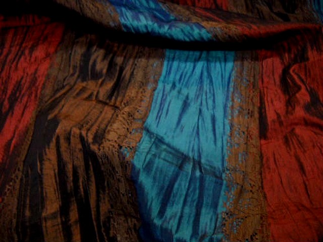 Taffetas plisse rayures rouille bleu electrique caramel et dentelle brune 2