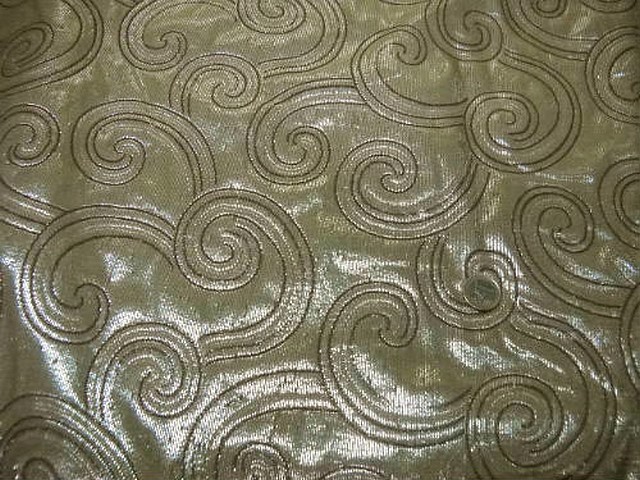 Taffetas reversible or pale vinaigre motif volutes
